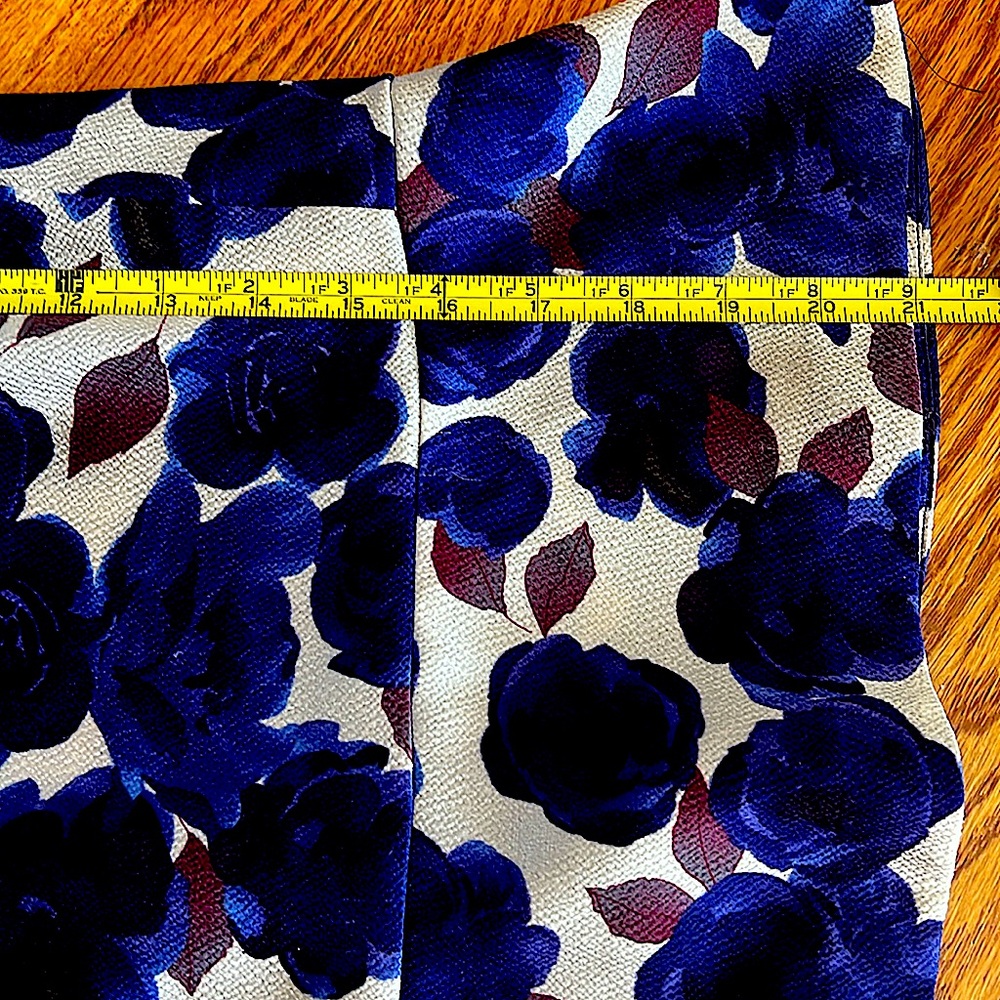 AnnTaylor peplum top.EXCELLENT condition.Feels/looks likeSilk.Enhances ur curves - Picture 7 of 7